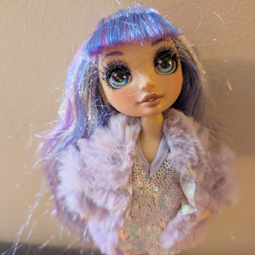 Rainbow High Violet Willow Fashion Doll 2019 Purple Glitter Sequin Fur Outfit